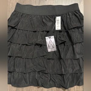 New with tags Aritizia Talula Black Tiered Ruffle Mini Skirt with Elastic Waist
